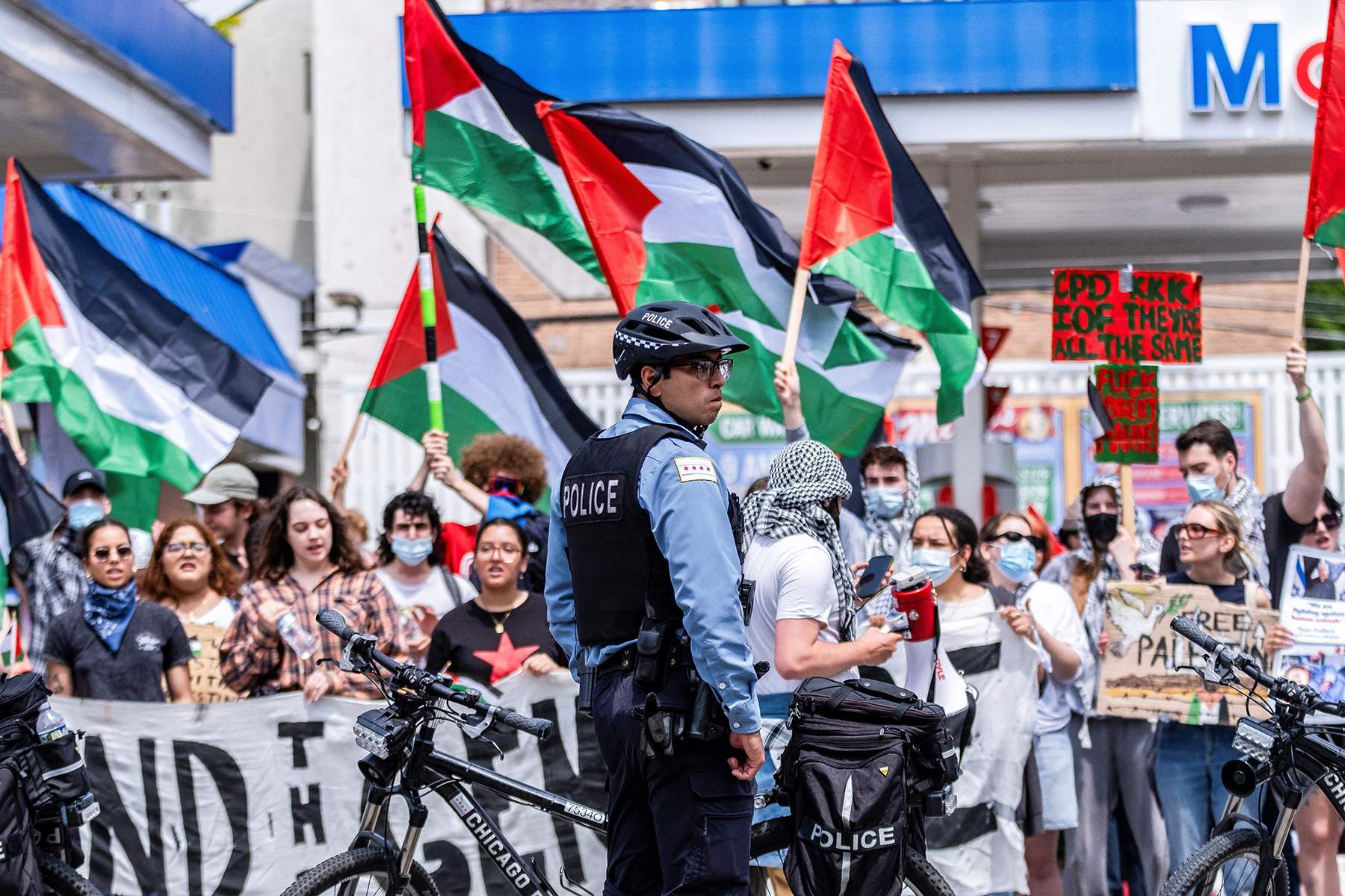Image for Police Dismantle Pro-Palestinian Encampment at DePaul University in Chicago