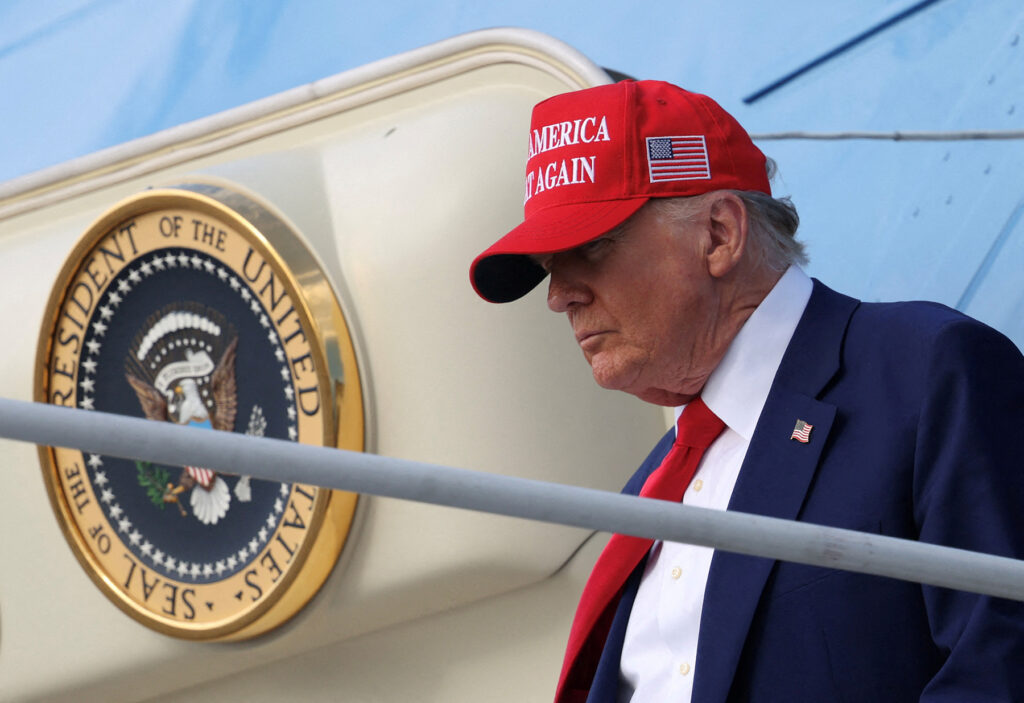 Trump arrives in West Palm Beach, Florida